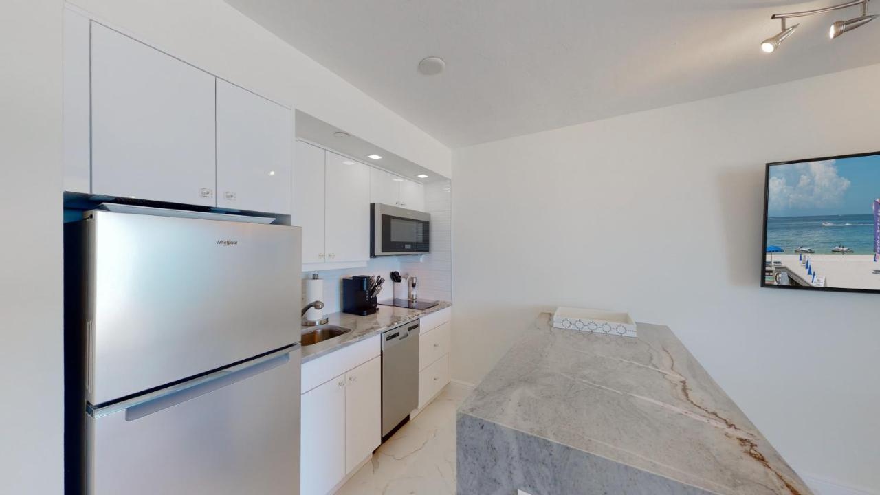 Totally Renovated Beachfront Condo At Apollo! Marco Island Exterior photo