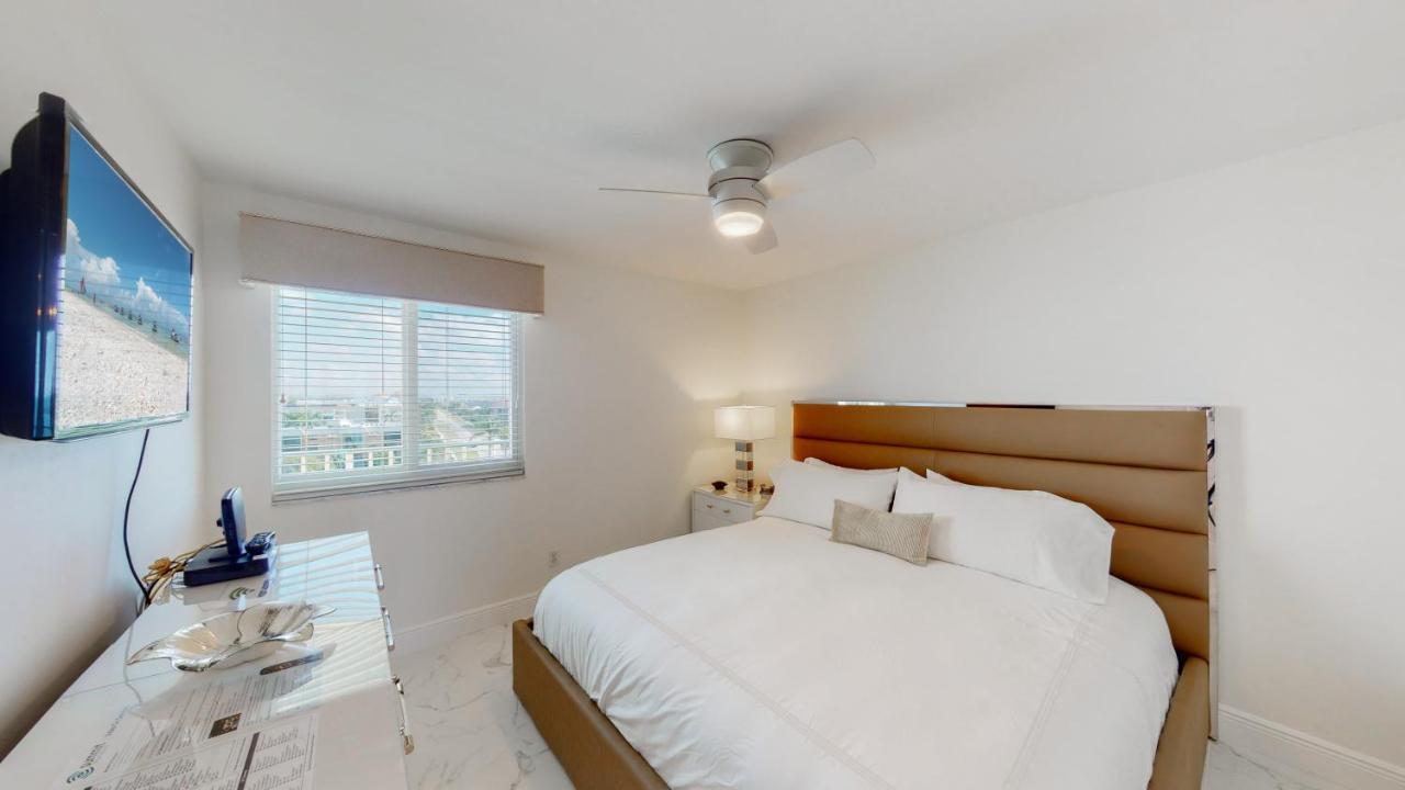 Totally Renovated Beachfront Condo At Apollo! Marco Island Exterior photo